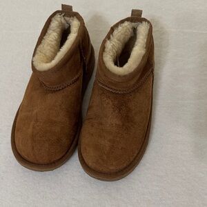 Ugg kids brown boots used but good condition
